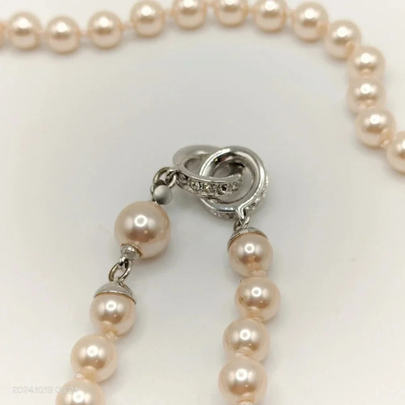 Elegant Pearl Choker Style Necklace Knotted String Silver Rhinestone Clasp - Picture 3 of 7
